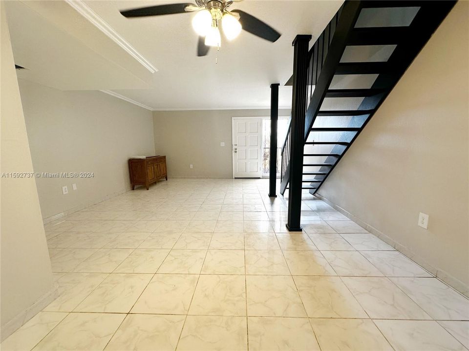 Recently Rented: $2,650 (2 beds, 1 baths, 960 Square Feet)