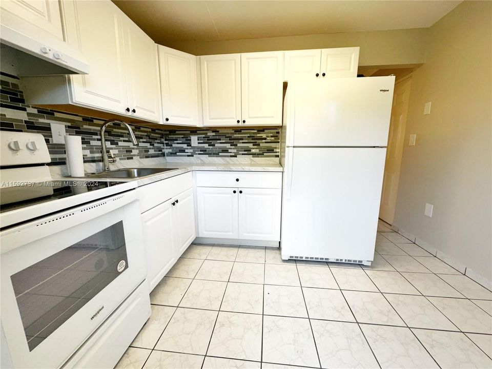 Recently Rented: $2,650 (2 beds, 1 baths, 960 Square Feet)