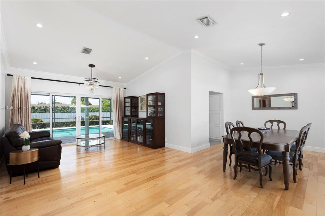 Active With Contract: $850,000 (3 beds, 3 baths, 1916 Square Feet)