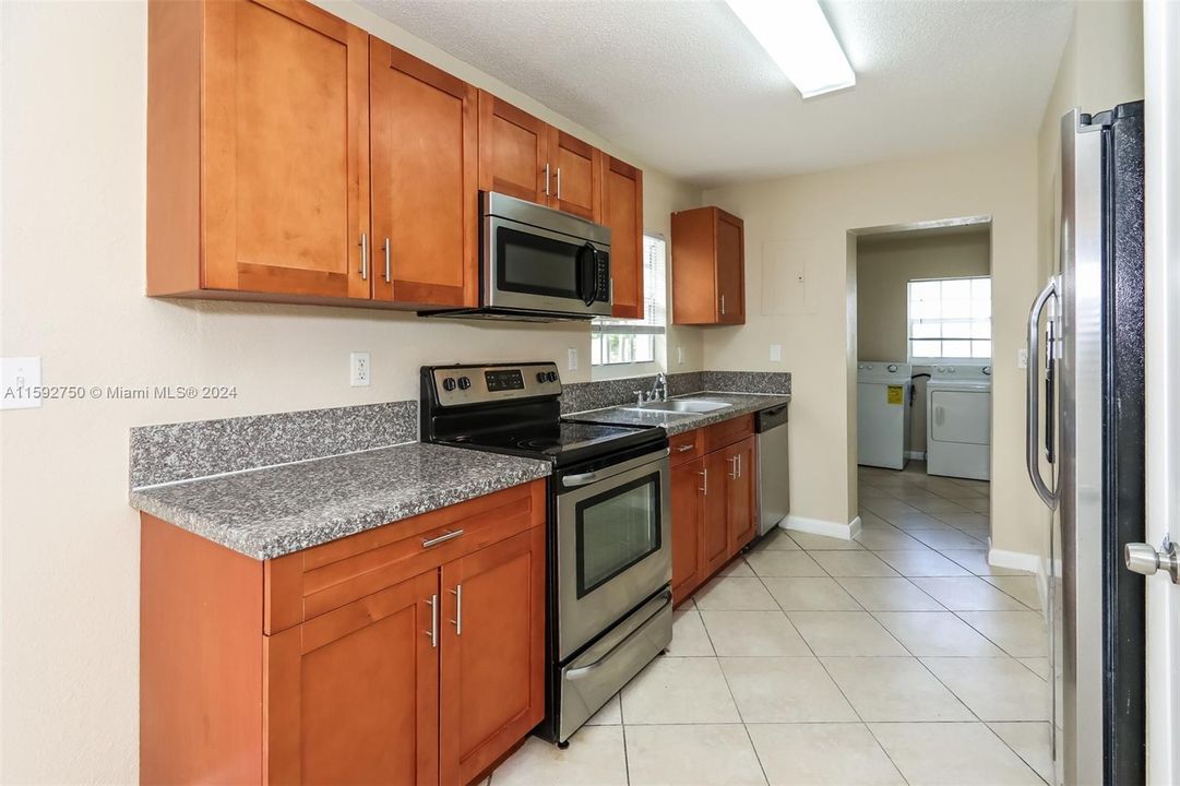 For Rent: $2,440 (3 beds, 2 baths, 1074 Square Feet)