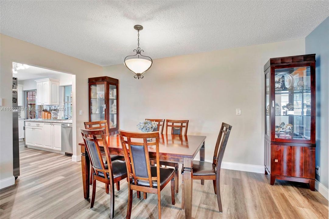 For Sale: $445,000 (3 beds, 2 baths, 1398 Square Feet)