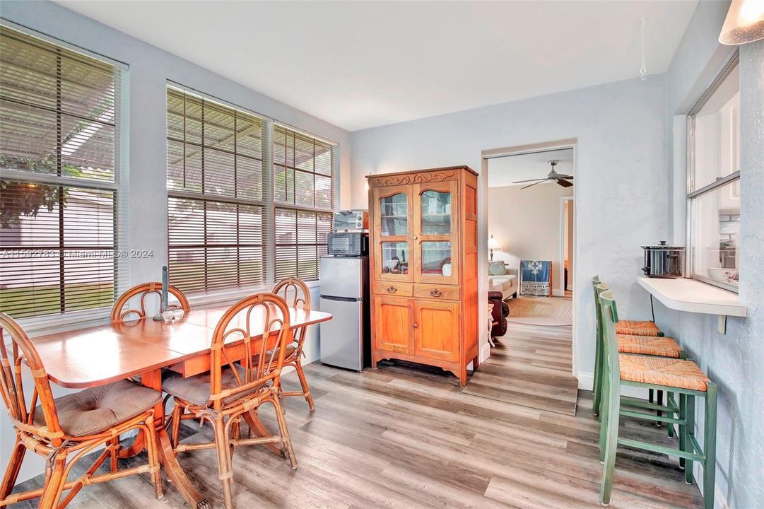 For Sale: $445,000 (3 beds, 2 baths, 1398 Square Feet)