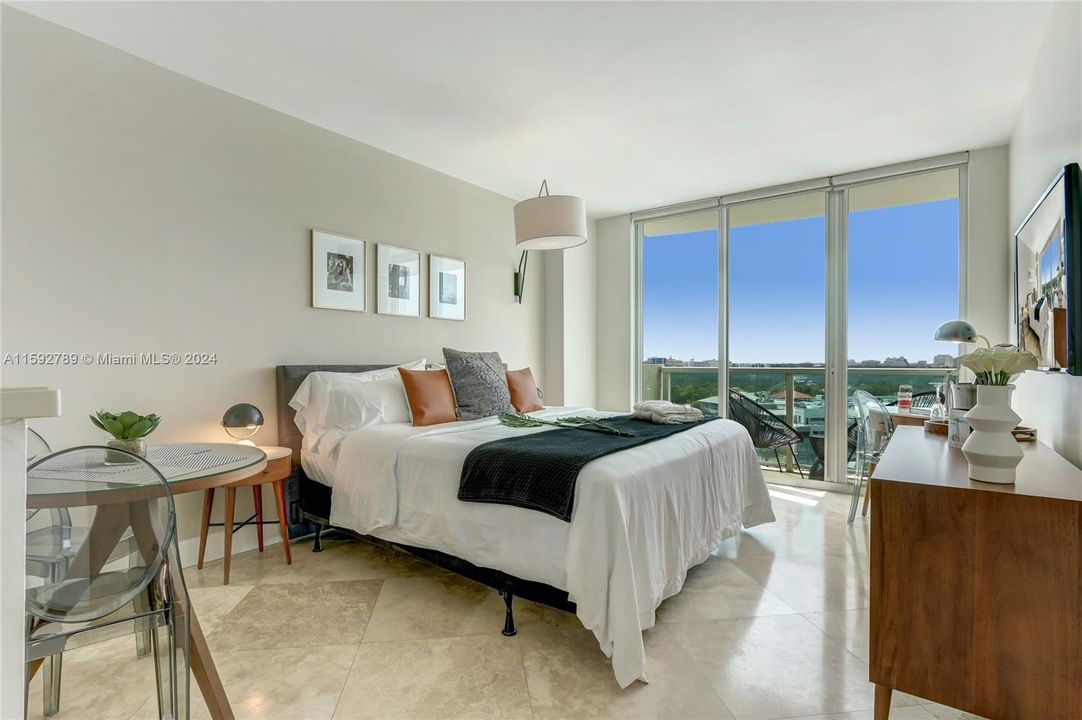 For Sale: $645,000 (1 beds, 2 baths, 686 Square Feet)