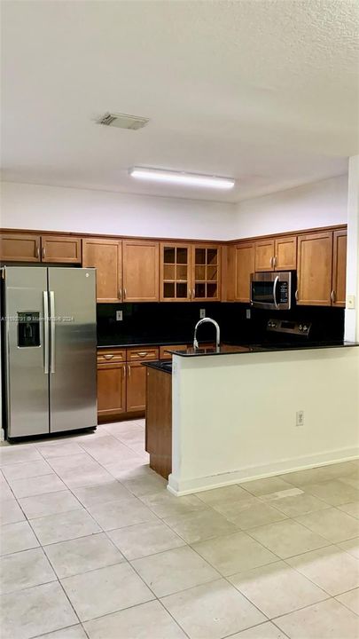 For Rent: $3,950 (4 beds, 2 baths, 1894 Square Feet)