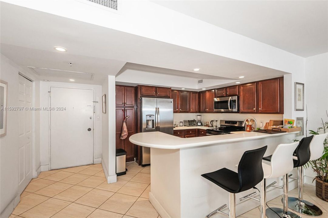 For Sale: $980,000 (2 beds, 2 baths, 1650 Square Feet)