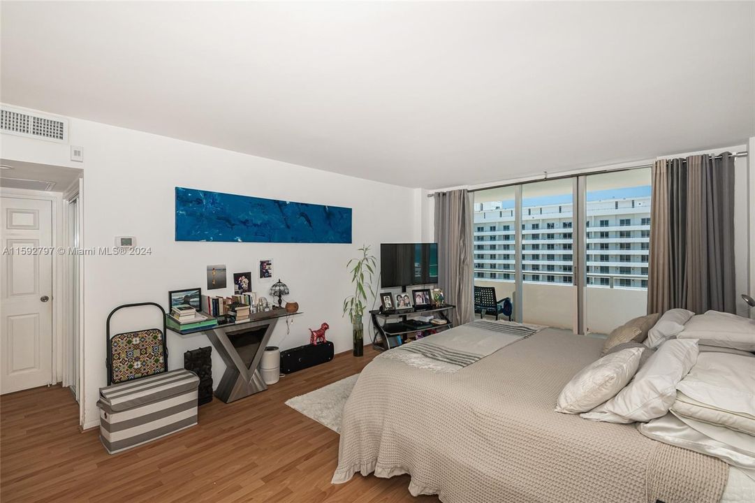 For Sale: $980,000 (2 beds, 2 baths, 1650 Square Feet)