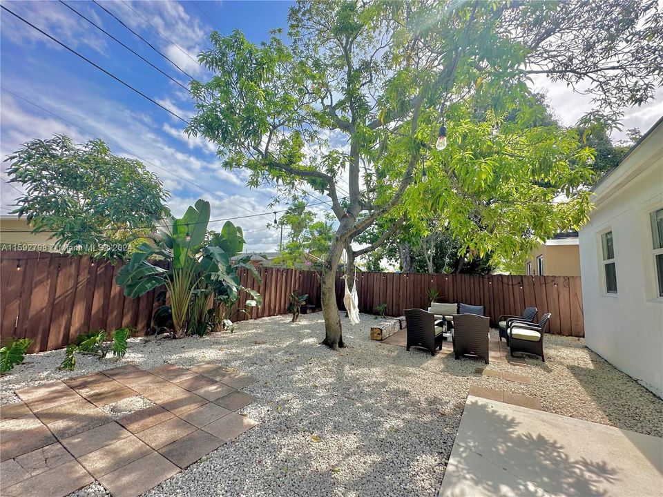 Active With Contract: $4,600 (3 beds, 2 baths, 1333 Square Feet)