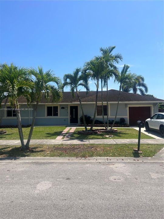 Active With Contract: $3,400 (4 beds, 2 baths, 1293 Square Feet)