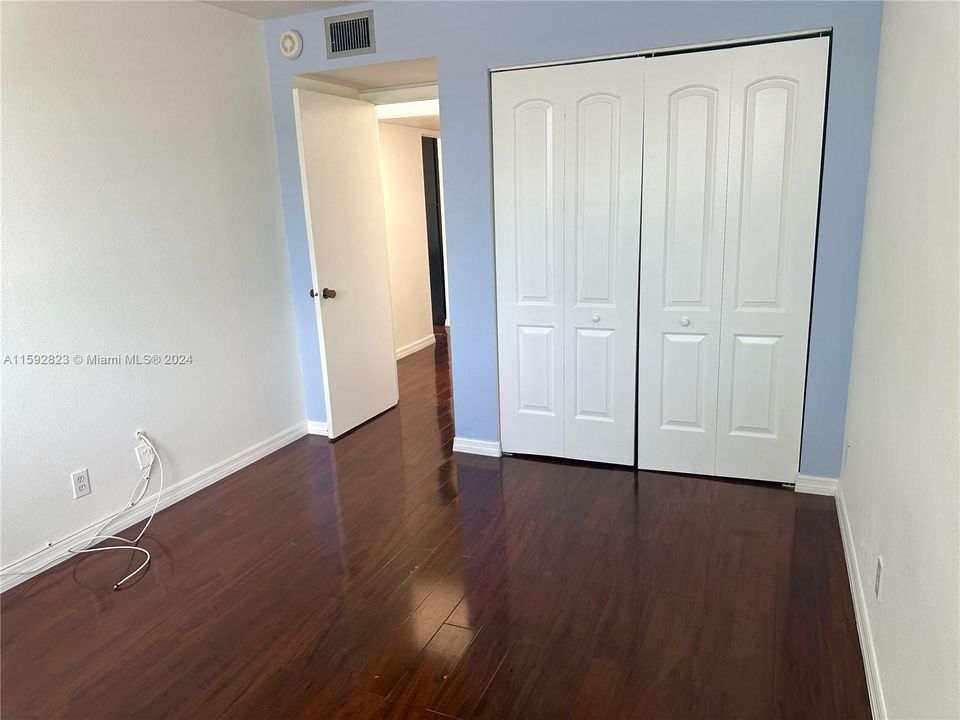 For Sale: $273,500 (2 beds, 2 baths, 1040 Square Feet)