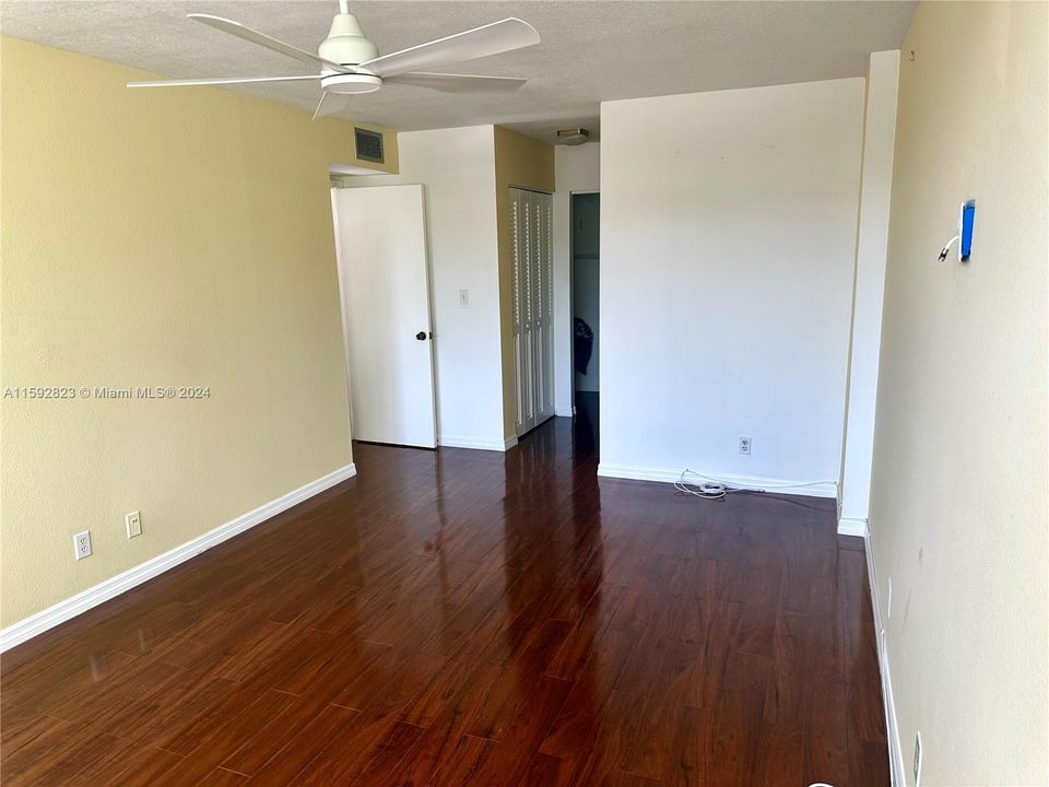 For Sale: $265,000 (2 beds, 2 baths, 1040 Square Feet)