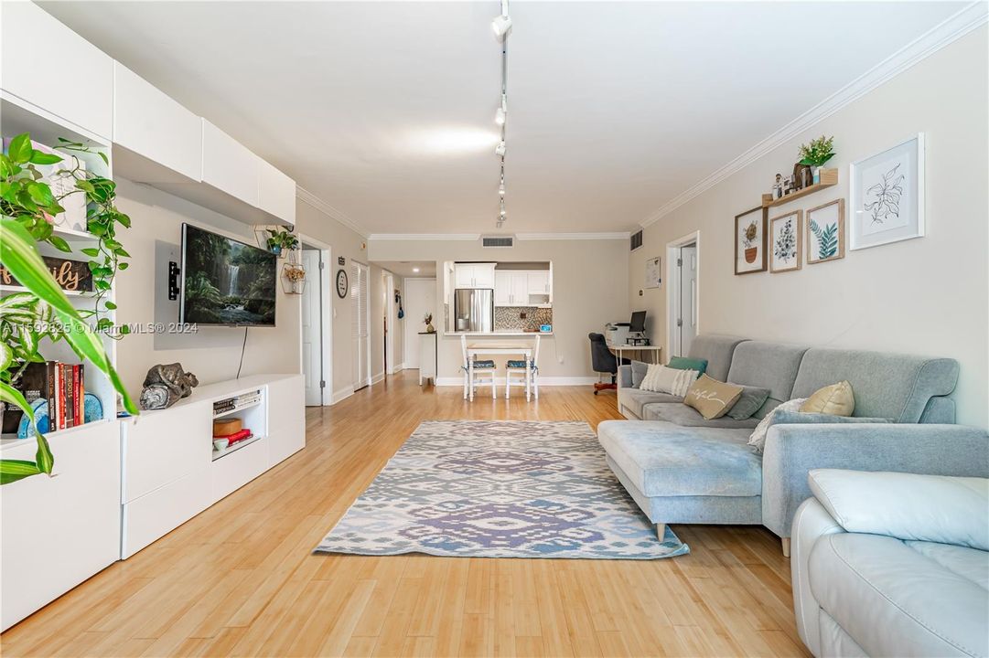 For Sale: $282,000 (2 beds, 2 baths, 1353 Square Feet)