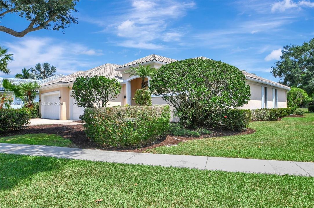 Recently Sold: $1,393,000 (4 beds, 3 baths, 3274 Square Feet)