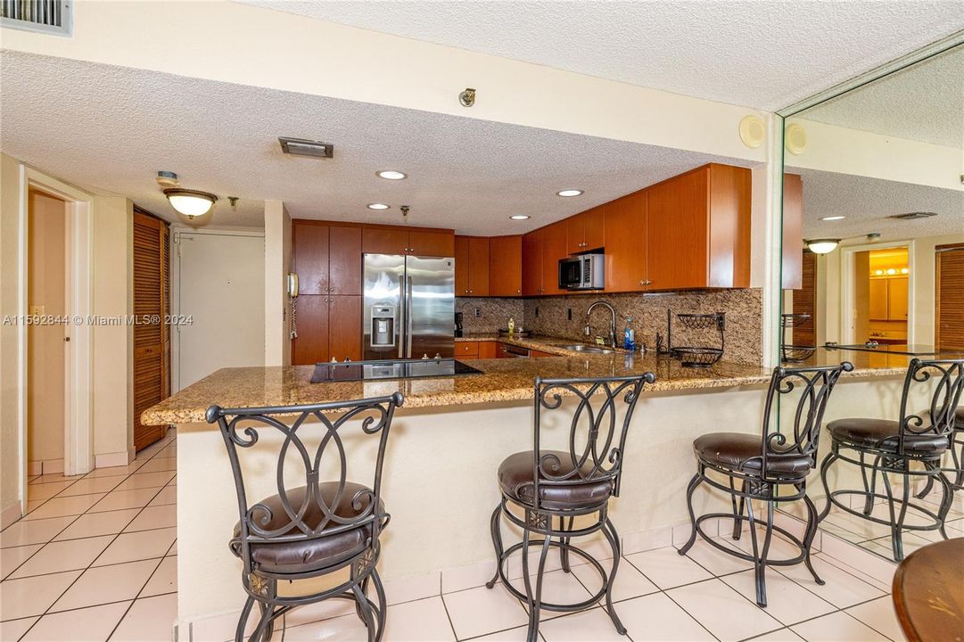 For Sale: $750,000 (1 beds, 1 baths, 1075 Square Feet)