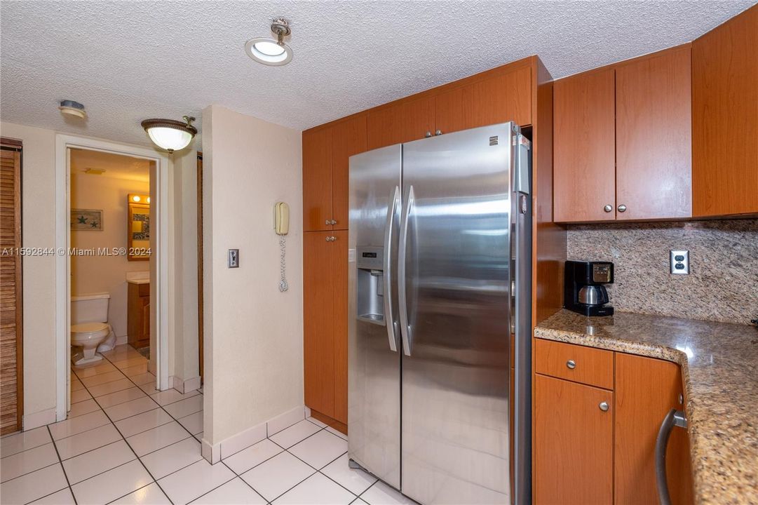 For Sale: $750,000 (1 beds, 1 baths, 1075 Square Feet)