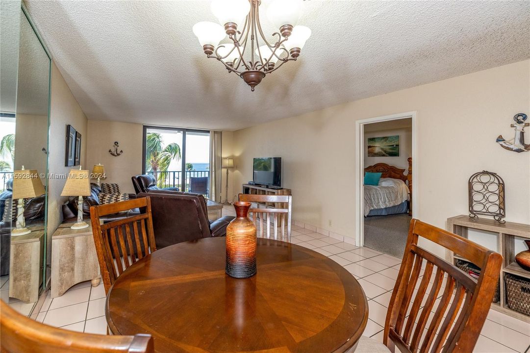 For Sale: $750,000 (1 beds, 1 baths, 1075 Square Feet)