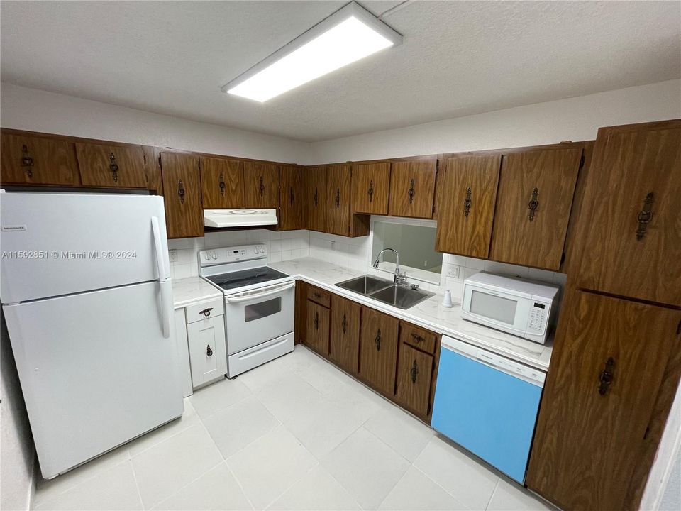 For Rent: $1,950 (2 beds, 2 baths, 1144 Square Feet)