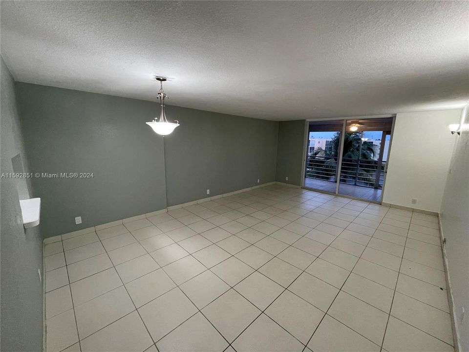 For Rent: $1,950 (2 beds, 2 baths, 1144 Square Feet)