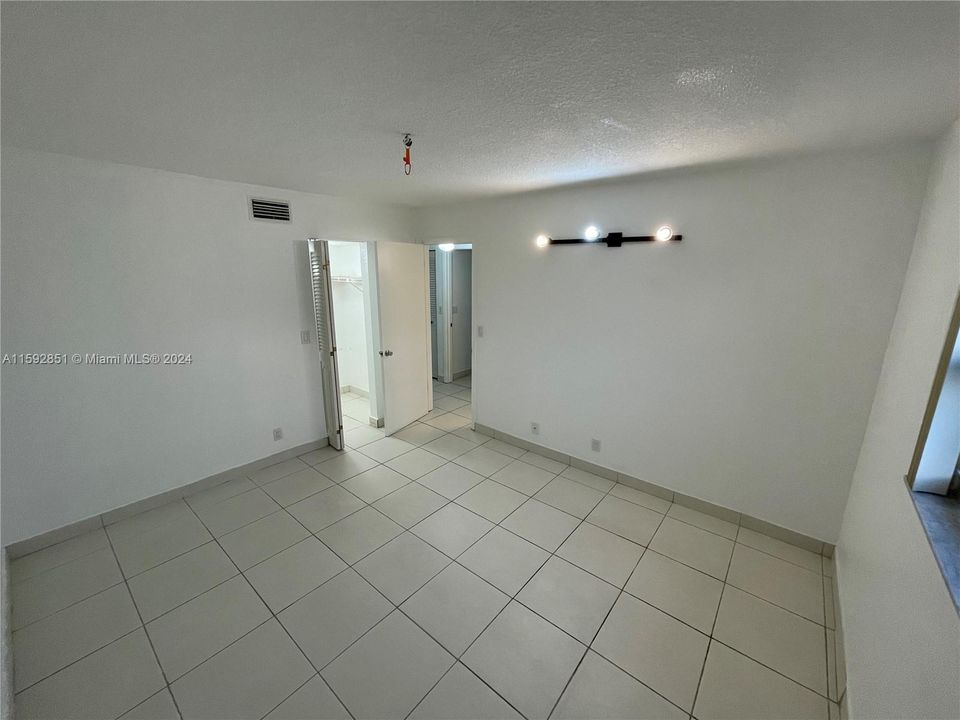 For Rent: $1,950 (2 beds, 2 baths, 1144 Square Feet)