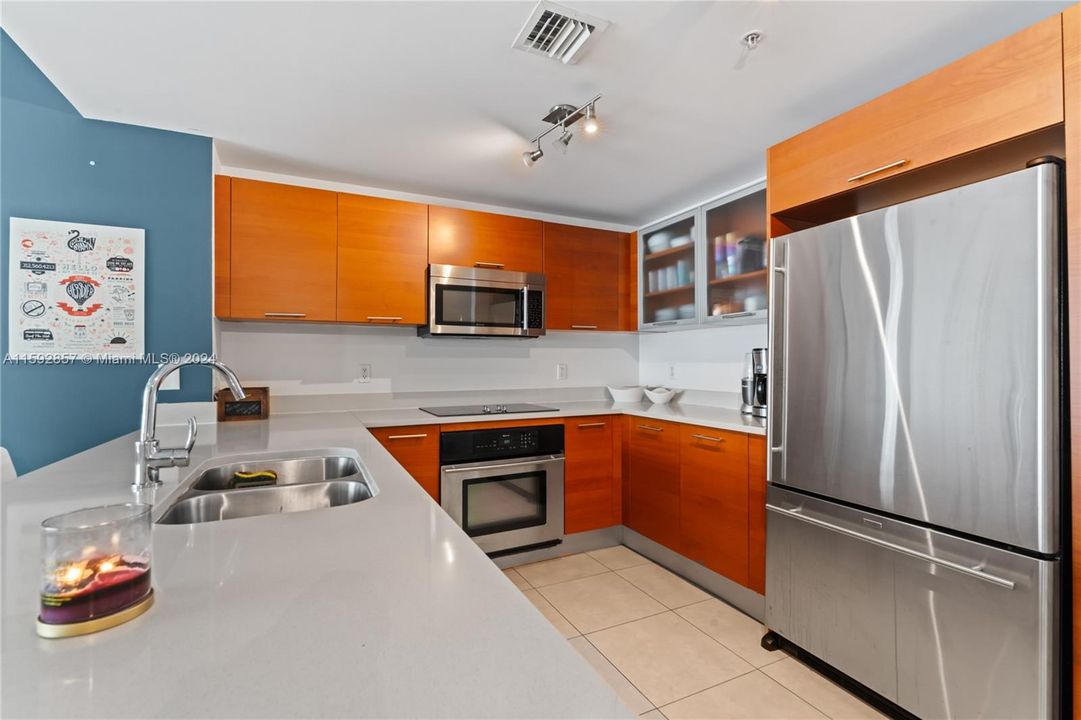 For Sale: $665,000 (2 beds, 2 baths, 1189 Square Feet)