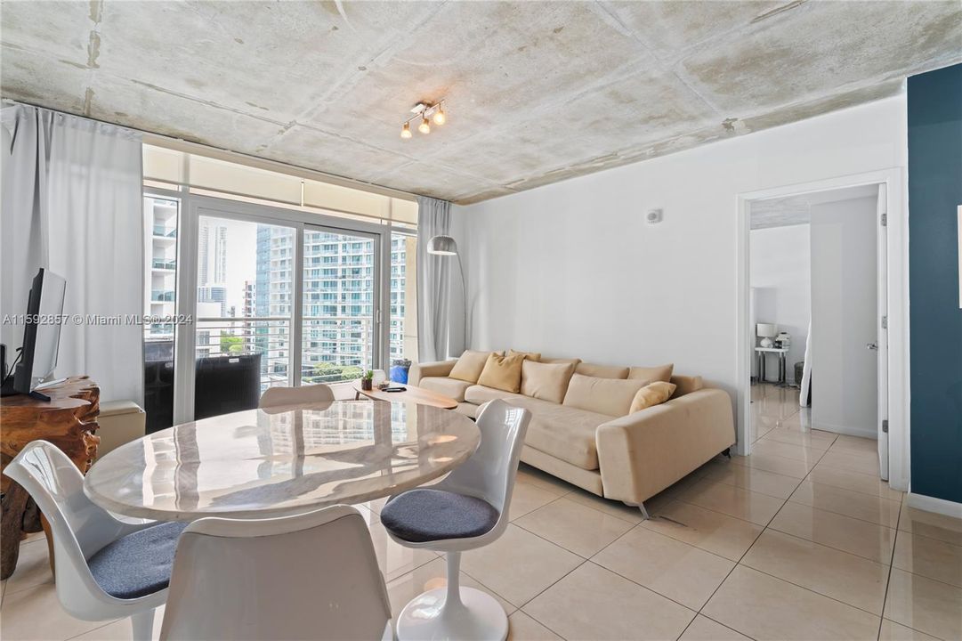 For Sale: $665,000 (2 beds, 2 baths, 1189 Square Feet)