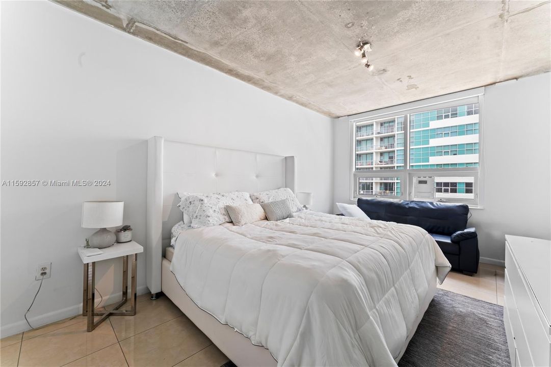 For Sale: $665,000 (2 beds, 2 baths, 1189 Square Feet)