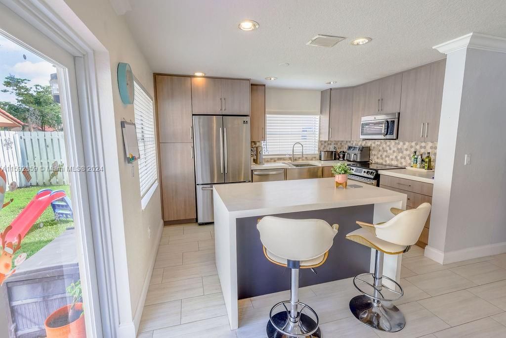 Active With Contract: $3,700 (3 beds, 2 baths, 1529 Square Feet)