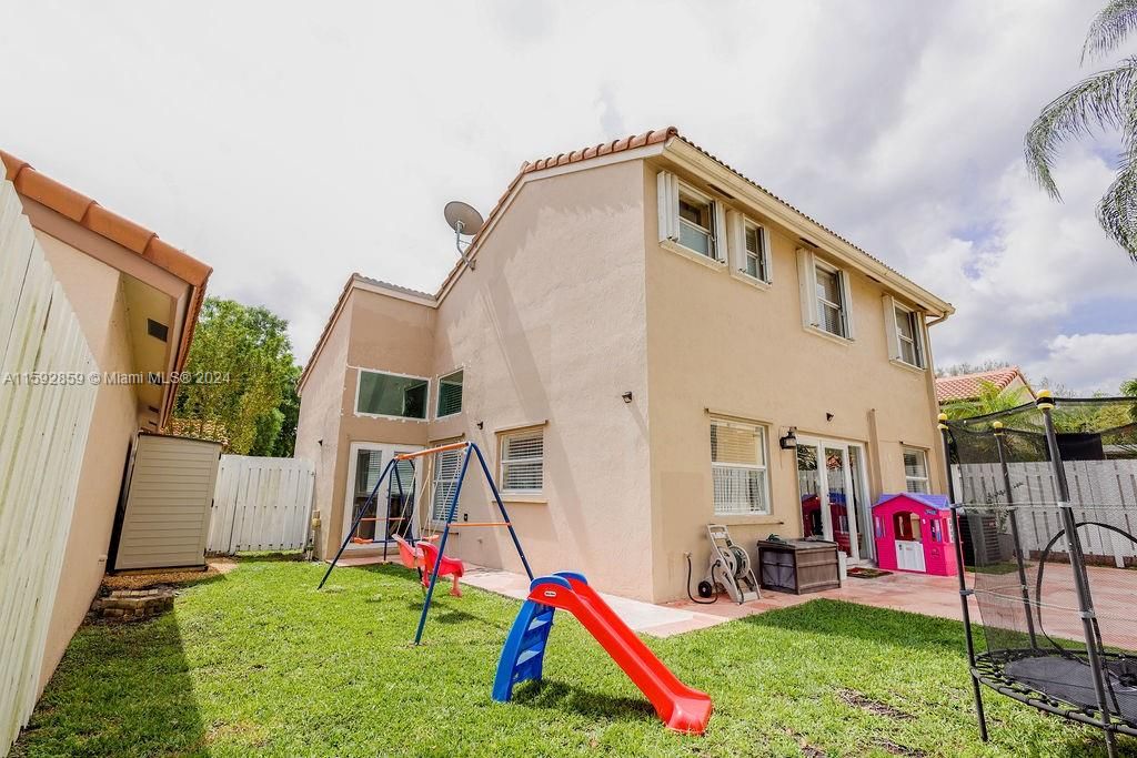 Active With Contract: $3,700 (3 beds, 2 baths, 1529 Square Feet)