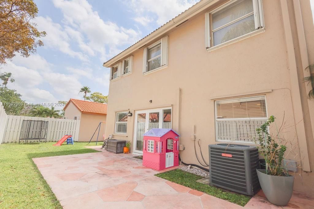 Active With Contract: $3,700 (3 beds, 2 baths, 1529 Square Feet)