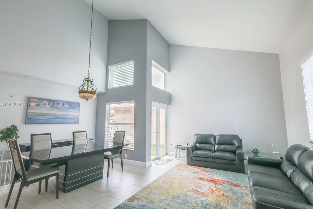 Active With Contract: $3,700 (3 beds, 2 baths, 1529 Square Feet)