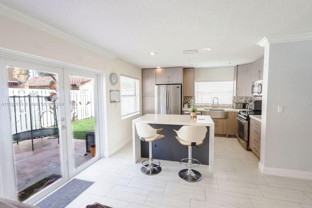 Active With Contract: $3,700 (3 beds, 2 baths, 1529 Square Feet)