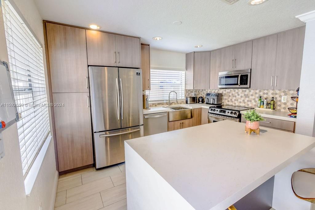 Active With Contract: $3,700 (3 beds, 2 baths, 1529 Square Feet)