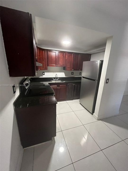 Recently Rented: $2,195 (2 beds, 1 baths, 775 Square Feet)