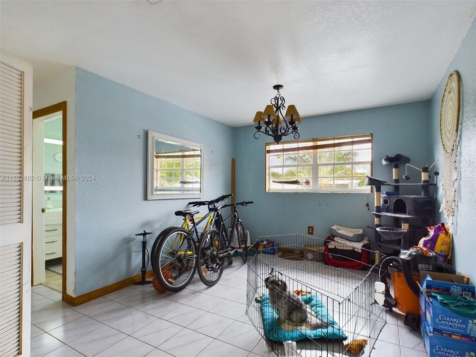 Recently Sold: $720,000 (3 beds, 1 baths, 1817 Square Feet)