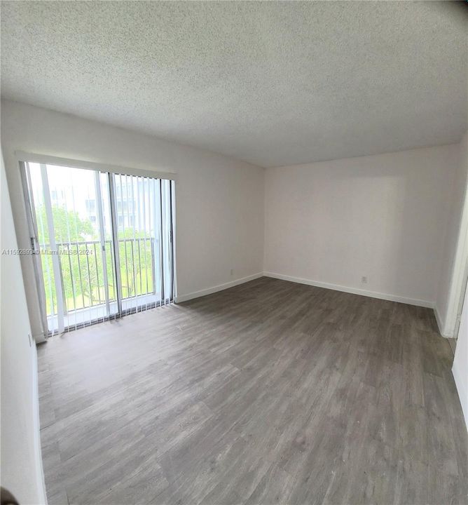 For Rent: $2,200 (2 beds, 2 baths, 832 Square Feet)