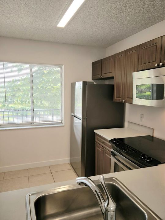 For Rent: $2,200 (2 beds, 2 baths, 832 Square Feet)