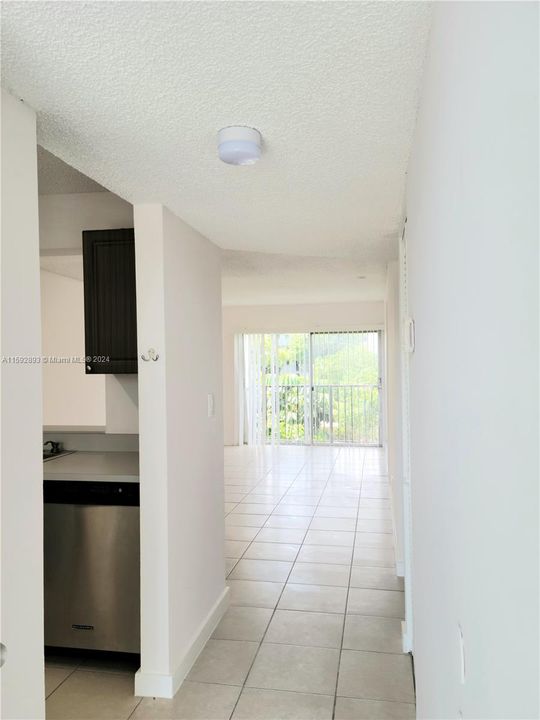 For Rent: $2,200 (2 beds, 2 baths, 832 Square Feet)