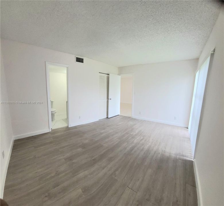 For Rent: $2,200 (2 beds, 2 baths, 832 Square Feet)