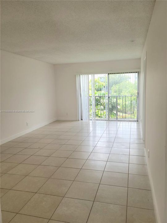 For Rent: $2,200 (2 beds, 2 baths, 832 Square Feet)