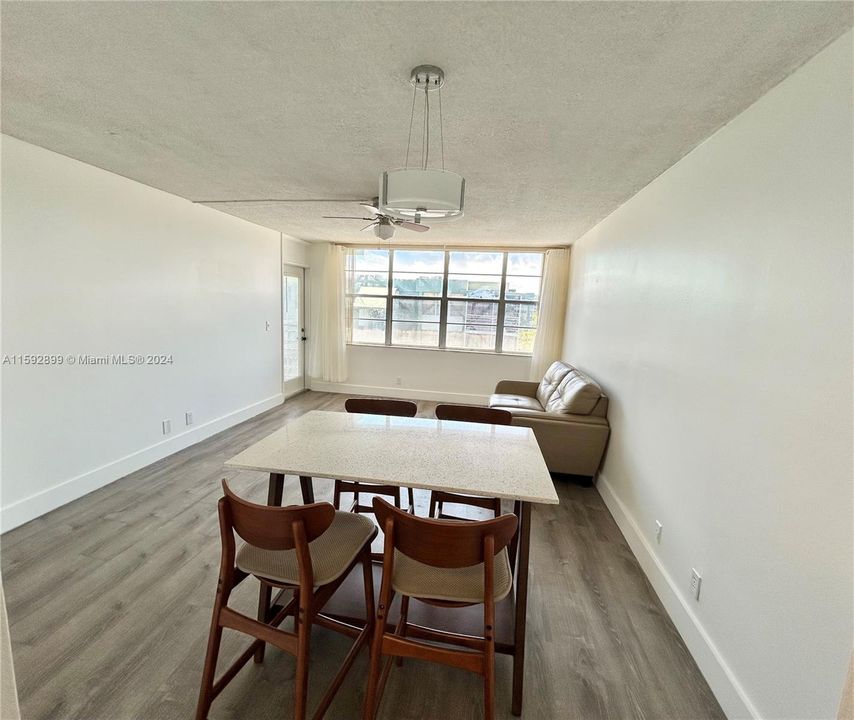 For Sale: $209,500 (1 beds, 1 baths, 780 Square Feet)