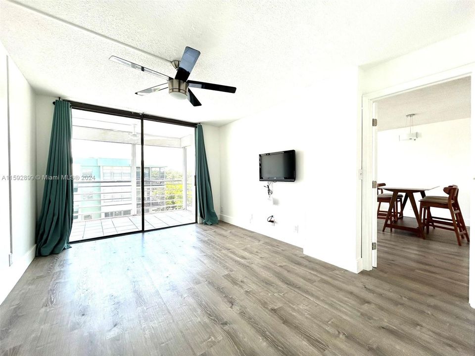 For Sale: $209,500 (1 beds, 1 baths, 780 Square Feet)