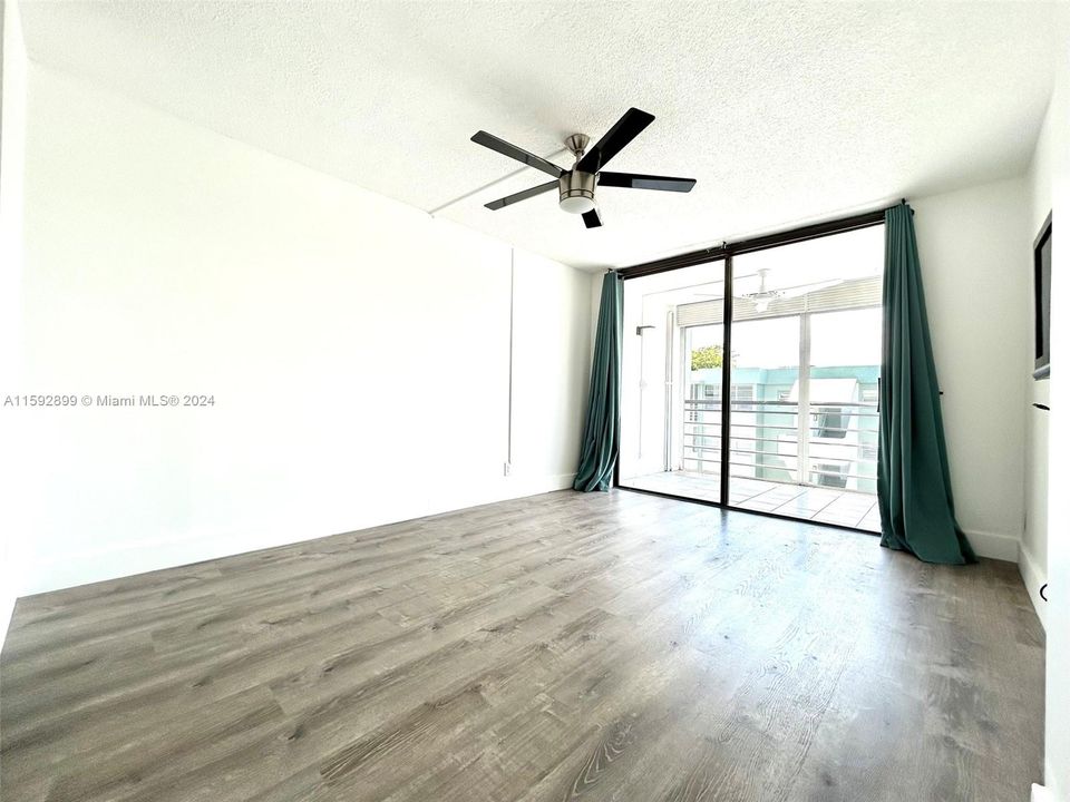 For Sale: $209,500 (1 beds, 1 baths, 780 Square Feet)