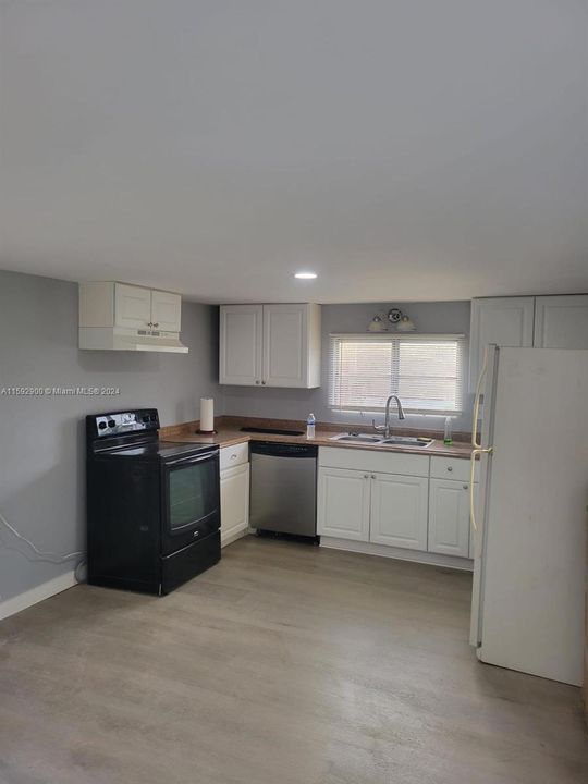 For Sale: $57,000 (2 beds, 1 baths, 916 Square Feet)