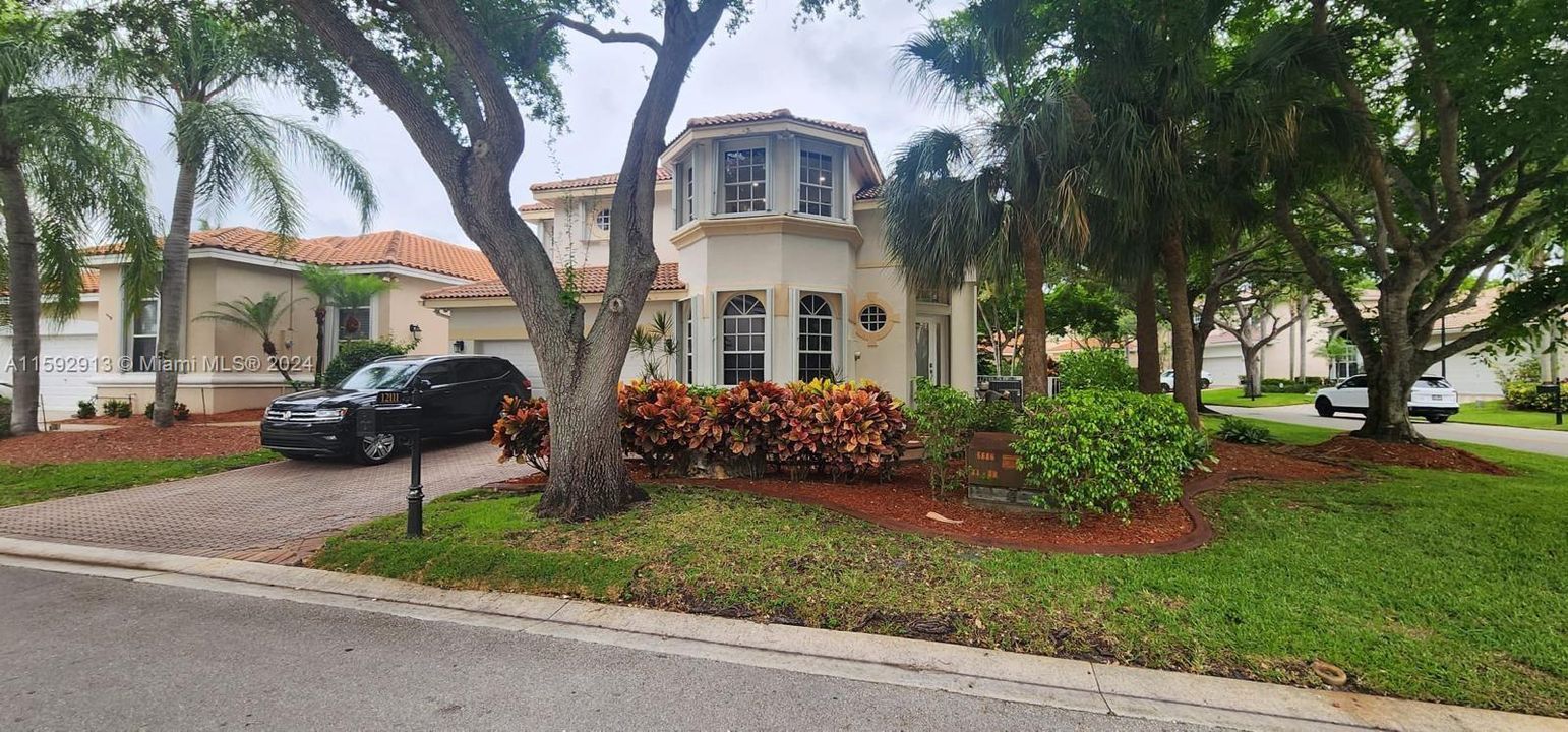 Recently Sold: $849,900 (4 beds, 3 baths, 2532 Square Feet)