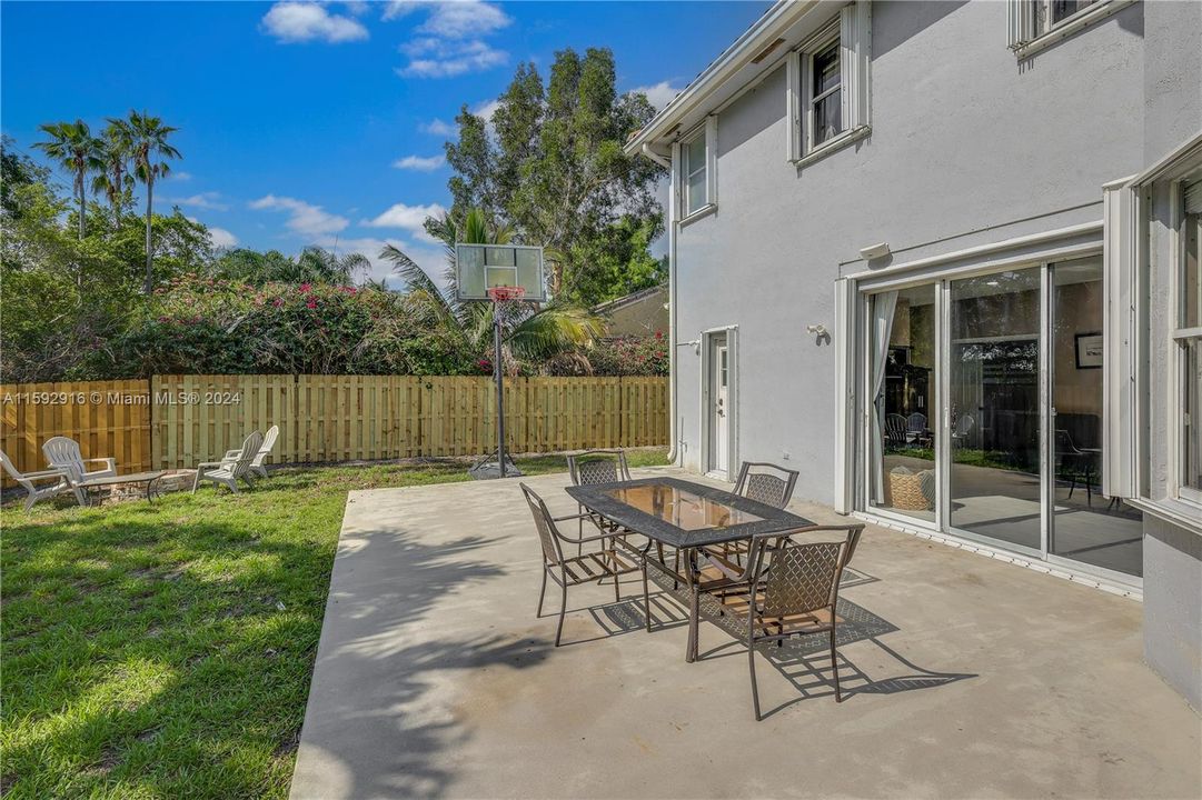 Recently Sold: $799,000 (4 beds, 3 baths, 2504 Square Feet)