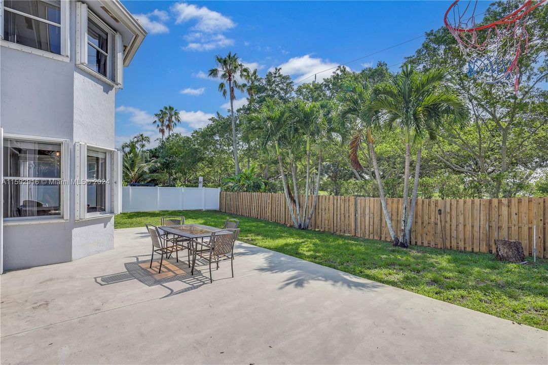 Recently Sold: $799,000 (4 beds, 3 baths, 2504 Square Feet)
