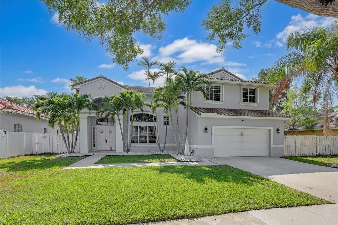 Recently Sold: $799,000 (4 beds, 3 baths, 2504 Square Feet)