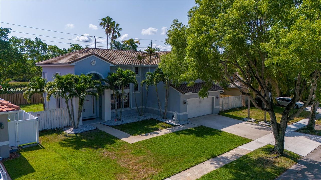 Recently Sold: $799,000 (4 beds, 3 baths, 2504 Square Feet)