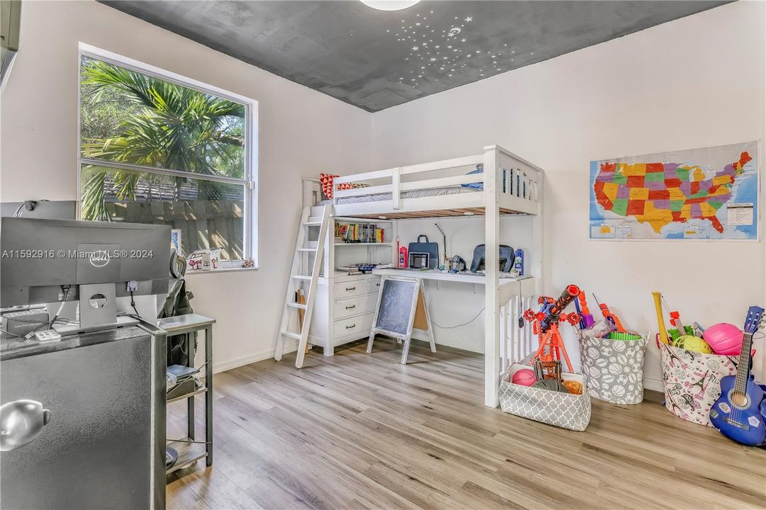 Recently Sold: $799,000 (4 beds, 3 baths, 2504 Square Feet)