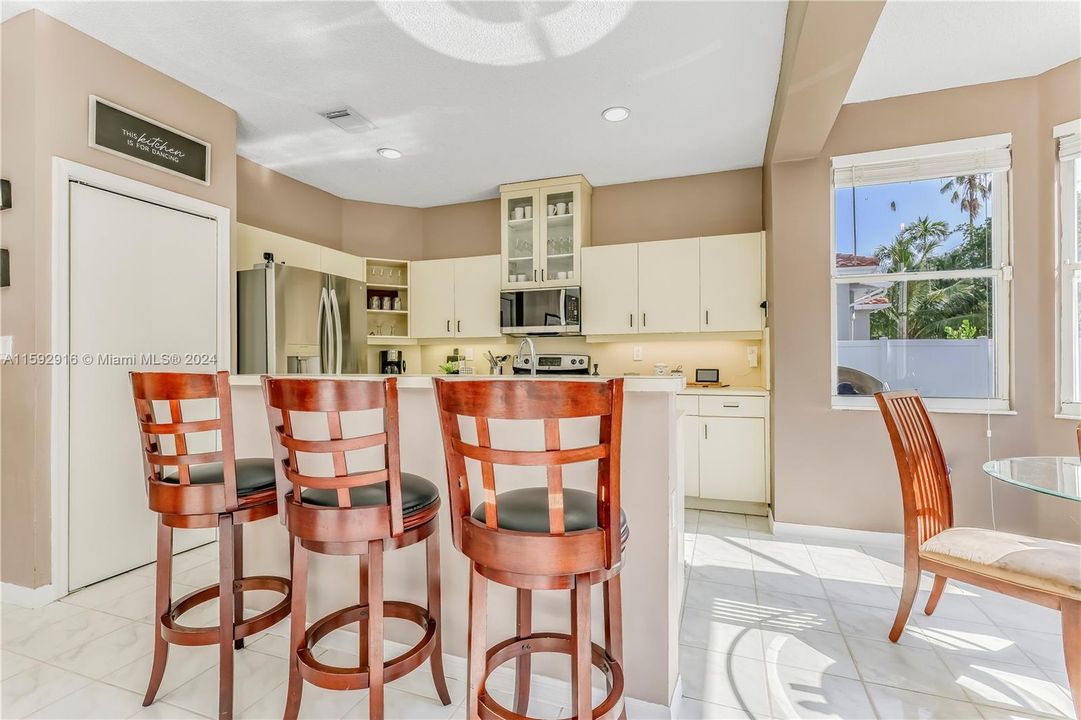 Recently Sold: $799,000 (4 beds, 3 baths, 2504 Square Feet)