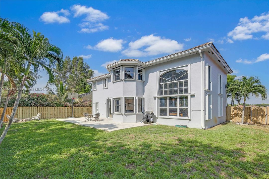 Recently Sold: $799,000 (4 beds, 3 baths, 2504 Square Feet)